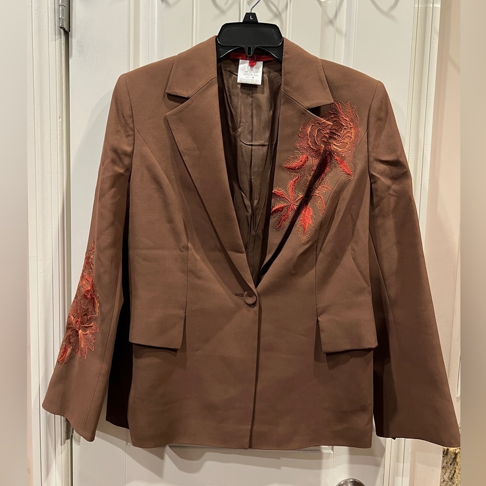Gianfranco Ferré Brown Skirt Suit with Red Embroidered Accents - Picture 4 of 8